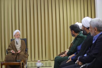  حضرت آیت الله جوادی آملی: مردم وقتی ببینند کشور قانونمند است، آنها نیز به قوانین احترام می گذارند/ بهترین راه این است که ما طیب و طاهر باشیم