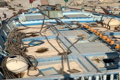  توقیف شناور حامل ۲۴۰ هزار لیتر سوخت قاچاق در آب‌های خلیج فارس