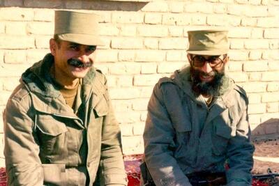  رهبر انقلاب با لباس رزم در کنار فرمانده ارتش+عکس