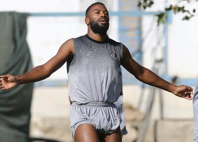  تیپ هاوایی ملی‌پوش استقلال قبل از بازی (عکس)