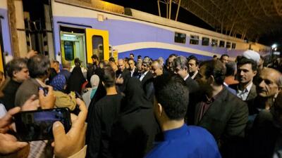  قطار “حرم تا حرم” از طبس به مشهد به راه افتاد