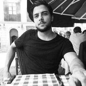  انقلاب دیجیتال روی صحنه؛ مهراد هیدن به همراهی خواننده هوش مصنوعی اجرا کرد/ آماده کنسرت هایی با خواندن هوش مصنوعی باشید