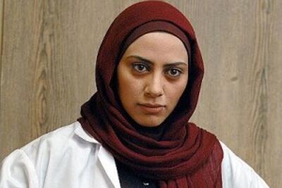  کتی ساختمان پزشکان با یک تیپ پاییزی خودنمایی کرد