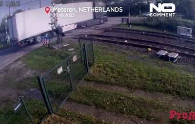  تصادف وحشتناک؛ قطار، کامیون را پودر کرد!