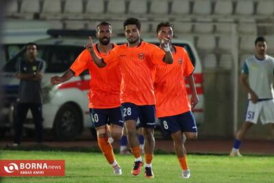  دیدار تیم های فوتبال برق شیراز - صنعت نفت آبادان
