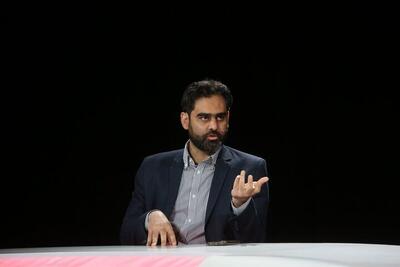  امیرحسین ثابتی: می‌گویند فلانی نفتکش خریده اما چون به نظام اسلامی کمک می‌کند با او برخورد نکنیم؛ فلانی غلط کرده!
