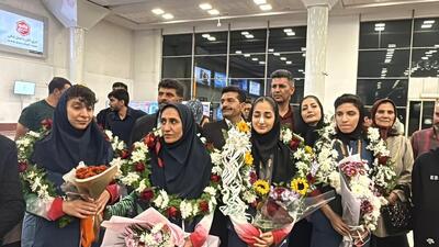  استقبال از قهرمانان آسیایی هندبال بانوان در شیراز+فیلم