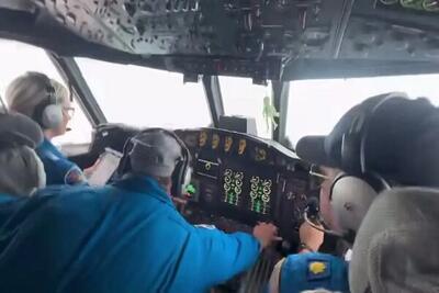  لرزش شدید کابین خلبان در چشم طوفان ملیسا + فیلم