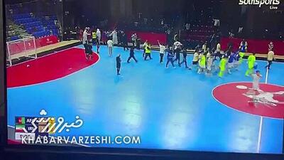  ویدیو| تهدید تکان‌دهنده ایرانی‌ها توسط گزارشگر افغان: تیم امنیتی نمی‌آمد زنده زنده در گور می‌کردیمتان!