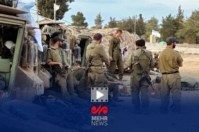  نظامیان صهیونیست در حال دزدی از باغ زیتون فلسطینی‌ها