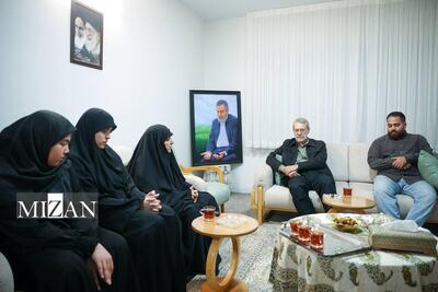  دیدار علی لاریجانی با خانواده‌ شهید حاج رمضان