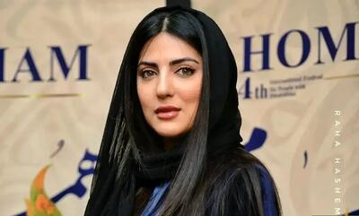  «هلیا امامی» با استایل شیک مخملی و رنگ سورمه‌ای در اختتامیه جشنواره همام+عکس