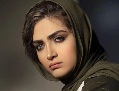  الناز ملک در پشت صحنه نمایش خندیدن زیر مشت و لگد + تصاویر