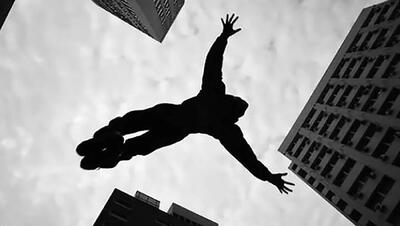  سقوط دختر دانشجوی 19 ساله دانشگاه یزد در کلاس عملی با ریزش کف ساختمان قدیمی / «مبینا» در کماست / دعایش کنید