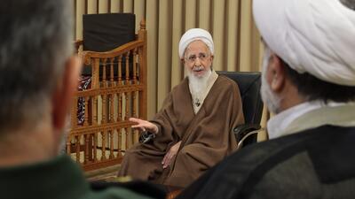  حضرت آیت الله جوادی آملی: وظیفه روحانیت «جاهلیت‌زدایی» است