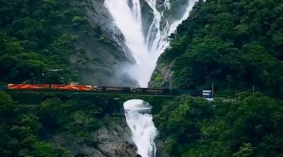  عبور قطار از دل آبشار دودساگار