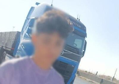  تانکر قیر با راننده ۱۴ ساله در جاده متوقف شد