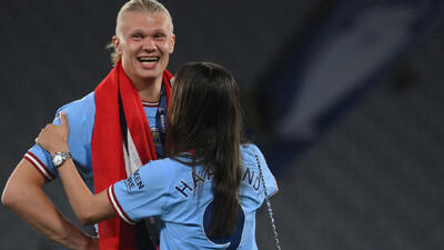  ارلینگ هالند و نامزدش برای هالووین «جوکر» و «زن گربه‌ای» شدند / عکس