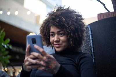  چگونه پرسش ساده درباره زندگی پیش‌از موبایل، اینترنت را تسخیر کرد؟