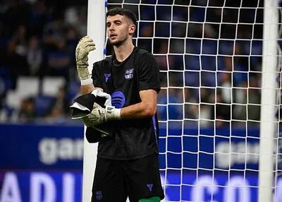  گلر بارسلونا به خط پایان نزدیک شد