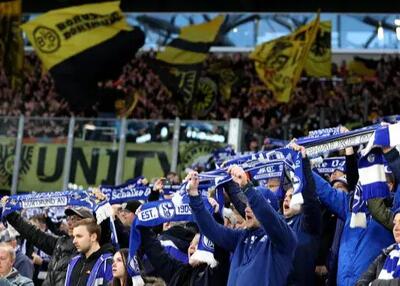  هواداران قطار را متوقف کردند تا کتک‌کاری کنند!