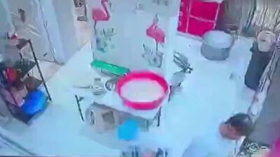  لحظه هولناک انفجار زودپز در صورت یک مرد