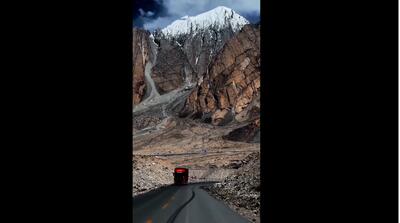  بام دنیا؛ جایی که فقط افراد کور می‌توانند رانندگی کنند (فیلم)