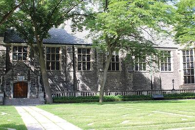  می‌دانید محل درخت تاریخی سیب نیوتن کجاست؟