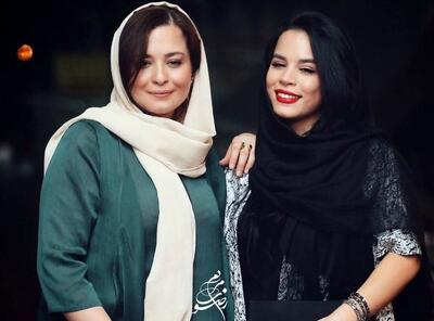  تاریخ وبگردی | قاب عکسی زیبا از لبخند مهراوه و ملیکا شریفی نیا