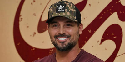  دانیال عبادی با کت و شلوار مخمل در یک جشنواره دیده شد! - چی بپوشم