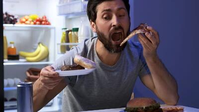  با این ۶ خوردنی، زودتر پیر می‌شوید | اقتصاد24