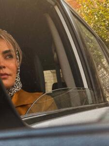  عکس/ چهره غمگین سپیده خداوردی در خودرو میلیاردی اش | اقتصاد24