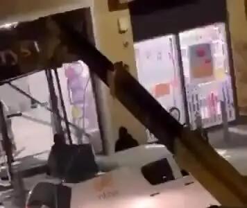  سرقت عابربانک با جرثقیل