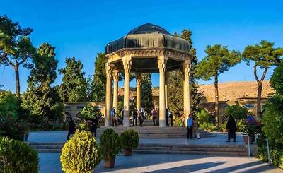  تفال به حافظ:  دوش از مسجد سوی میخانه آمد پیر ما / چیست یاران طریقت بعد از این تدبیر ما