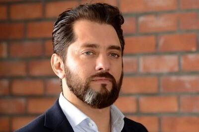  سلفی خسته بهرام رادان و امیر جعفری در هواپیما
