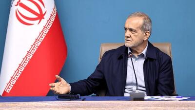  بازدید پزشکیان از نمایشگاه دستاوردهای جهاد دانشگاهی