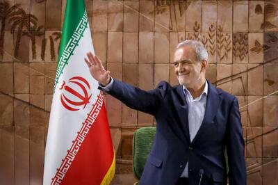  بازدید پزشکیان از نمایشگاه دستاوردهای جهاددانشگاهی