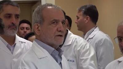  پزشکیان با روپوش سفید در جمع مدیران ارشد هسته‌ای + ویدئو | استفاده از بمب هسته‌ای حرام است | تأسیسات هسته‌ای را با قدرت بیشتری می‌سازیم