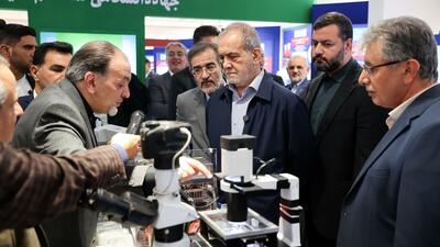  گزارش تصویری / بازدید پزشکیان از نمایشگاه دستاوردهای شاخص علمی و فناورانه جهاددانشگاهی