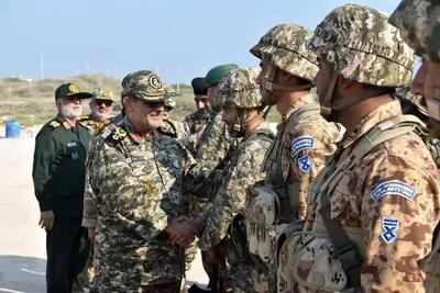  حضور فرمانده نیروی دریایی سپاه در جزایر بوموسی و سیری + عکس