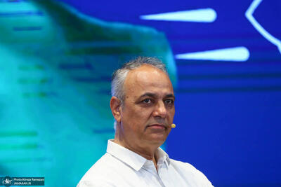  روایت احمد زیدآبادی از حضورش در جمع دانشجویان بسیجی: در گذشته برگزاری چنین جلسه‌ای در محیطی آرام و صمیمانه غیرممکن بود!