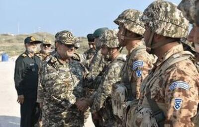  بازدید سردار تنگسیری از جزایر بوموسی و سیری