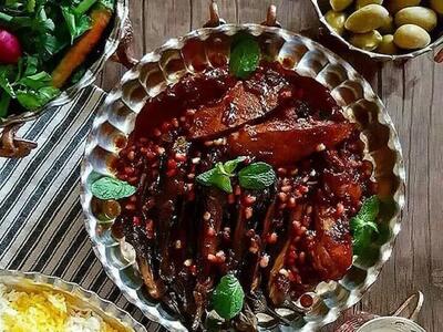  طرز تهیه خورشت بادمجان اناری؛ غذایی ترش و مجلسی برای پاییز