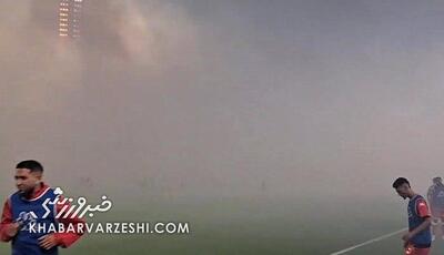  ویدیو| آتش بازی باورنکردنی دید بازیکنان را مختل کرد!