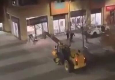  فیلم/ سرقت شگفت انگیز دستگاه عابربانک با جرثقیل در انگلیس