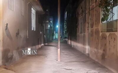  تیرهای برق در کوچه‌های تنگ؛ مزاحم مردم جنوب شهر چه زمانی رفع زحمت می‌کند؟