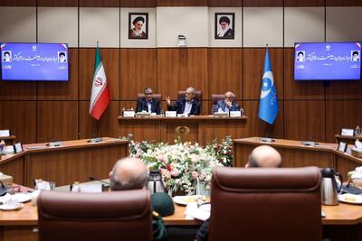  تصاویر پزشکیان با لباس متفاوت در مرکز اتمی