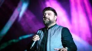  لحظاتی از اجرای متفاوت محمد علیزاده در اختتامیه یک جشنواره + فیلم