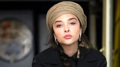  عکس / آناهیتا درگاهی در خانه ای قدیمی و نوستالژی که حال و هوای بهشتی داره/ گل خانم گفت بیا عسل ببر مادر، یه کم کامت شیرین بشه زمونه سختی شده+ عکس