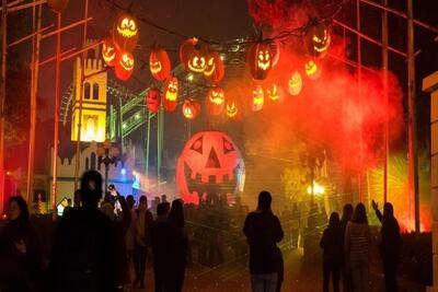  جشن هالووین و رژه فارسی زبان‌های بی هویت در تورنتو؛ مرزهای بی فرهنگی را جا به جا می‌کنید! / اسلام هراسی و روحانیت هم پایش وسط آمد!